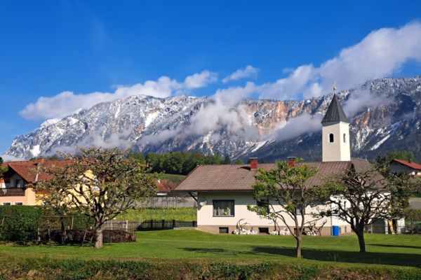 Der erste sonnige Tag. Hier in Neuhaus am Fuße des Dobratsch